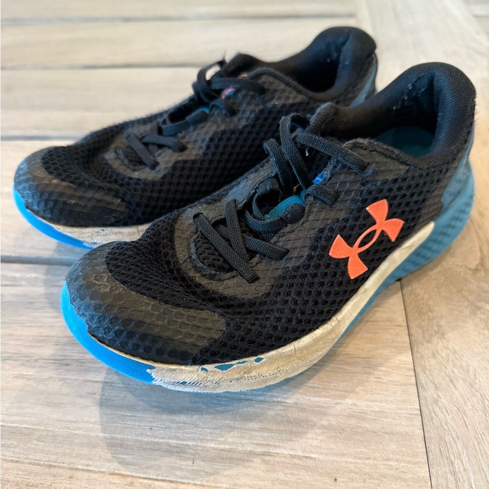 Boys Under Armor Lightweight Shoe with Bungee laces, 13.5